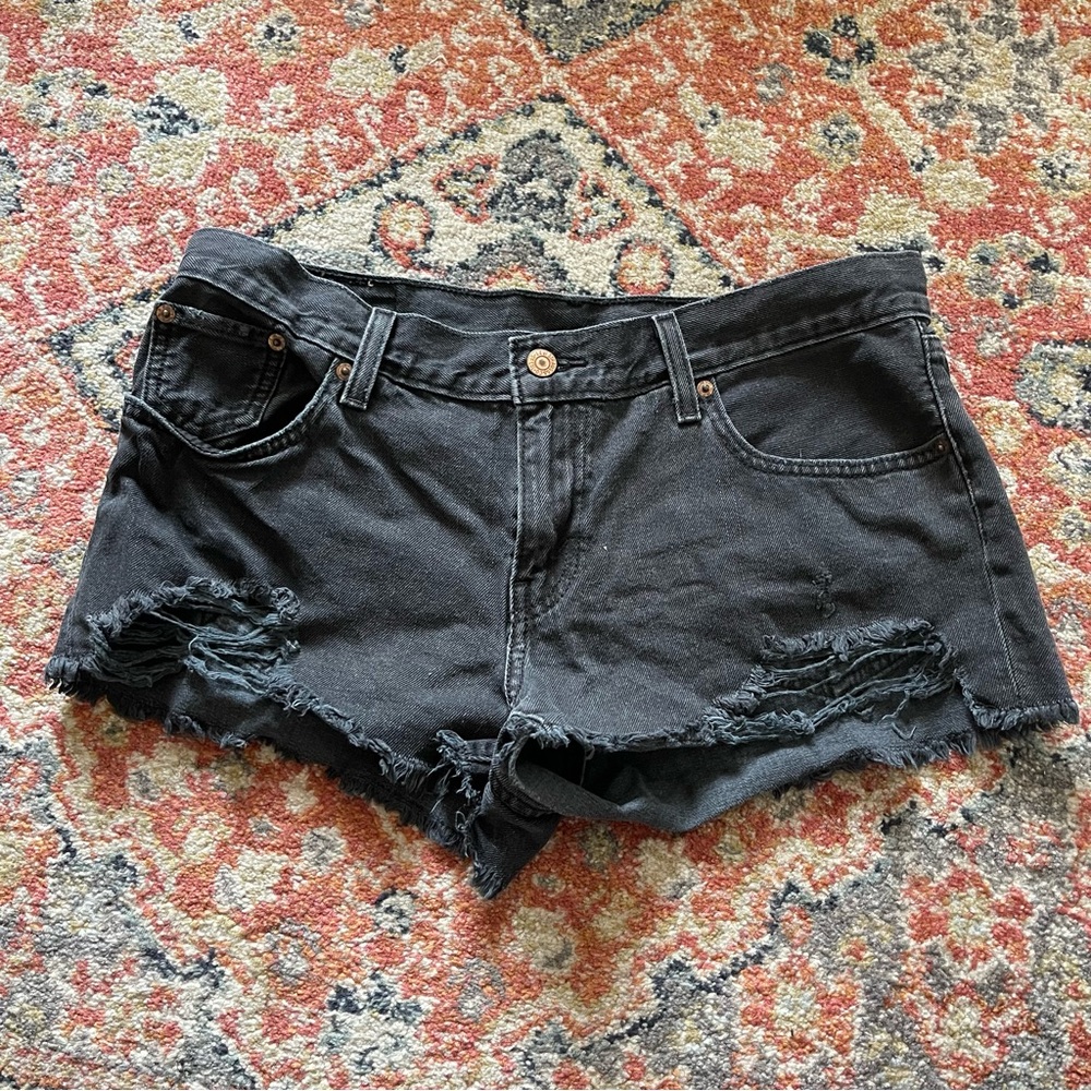 Levi’s Black Denim short shorts